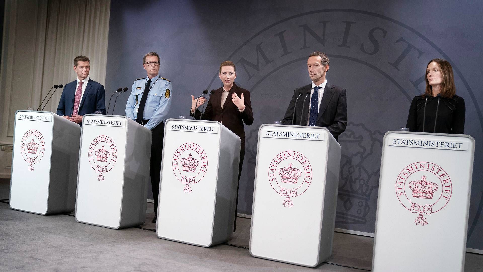 Fredag præsenterede statsminister Mette Frederiksen (S) nye tiltag for at inddæmme coronasmitte sammen med repræsentanter fra fire myndigheder. | Foto: Liselotte Sabroe/Ritzau Scanpix