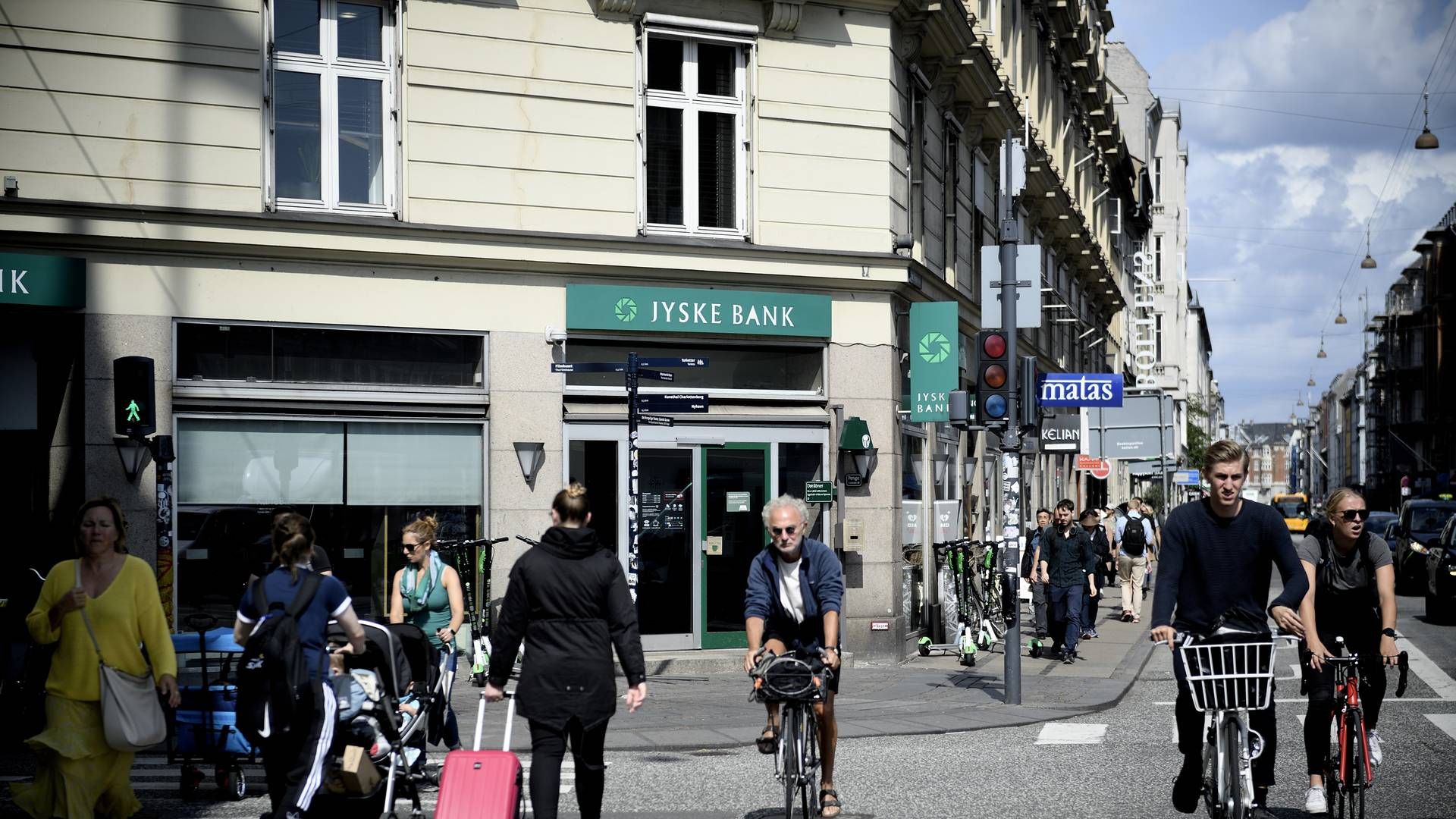 Der bliver færre Jyske Bank-filialer i gadebilledet i fremtiden. | Foto: Tariq Mikkel Khan