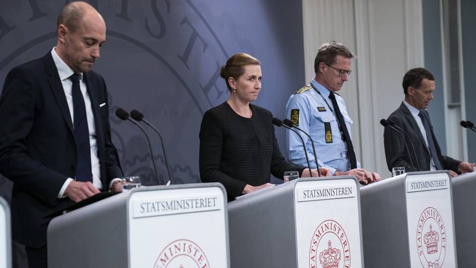 Sundheds- og ældreminister Magnus Heunicke, statsminister Mette Frederiksen, rigspolitichef Thorkild Fogde og direktør for organisation og borgerservice i Udenrigsministeriet, Erik Brøgger, orienterer om COVID-19-situationen i Danmark på et pressemøde i Statsministeriets spejlsal, onsdag aften den 11. marts 2020. | Foto: Martin Sylvest/Ritzau Scanpix