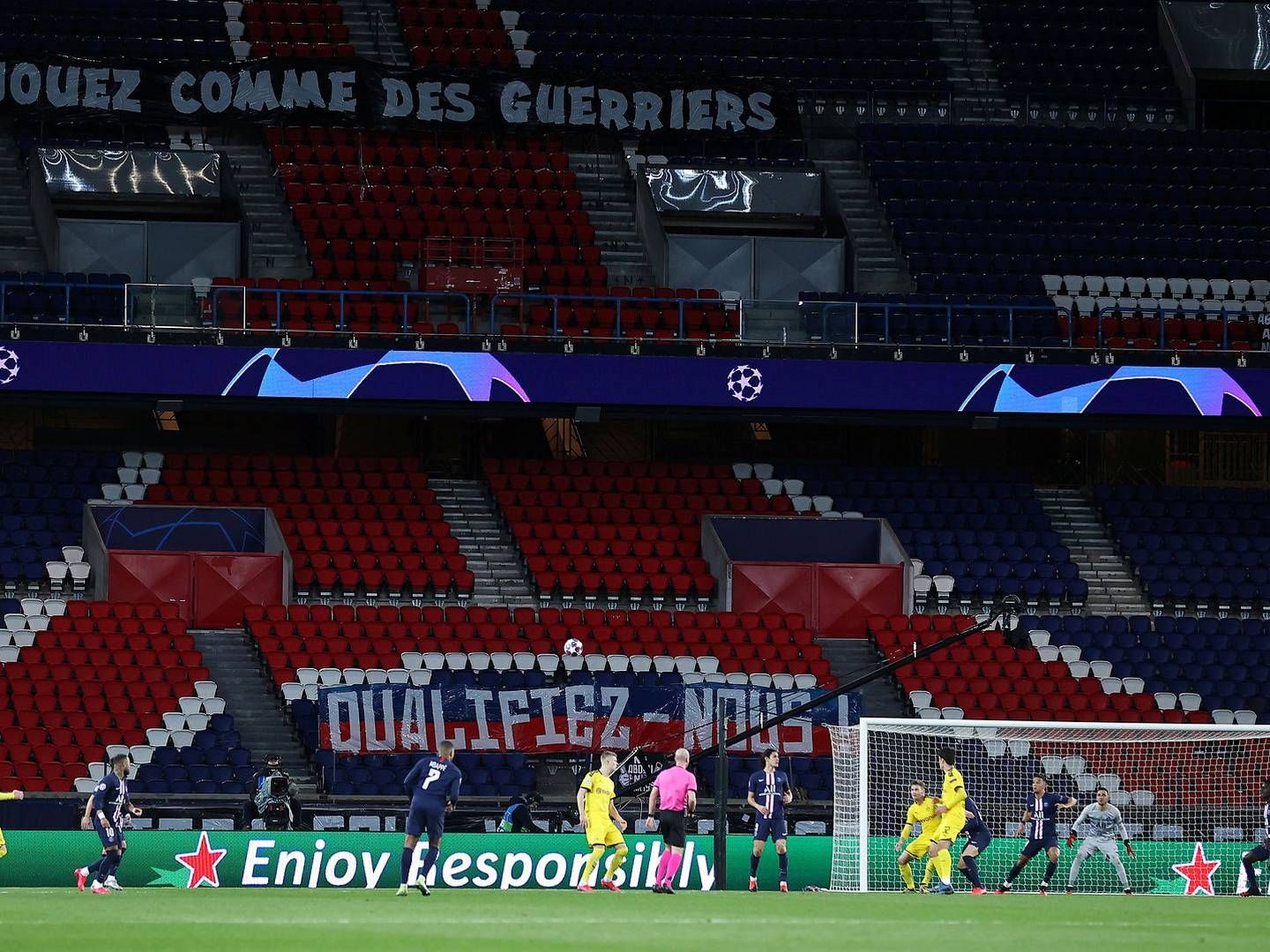 Nent har rettighederne til blandt andet Champions League – her en kamp i sidste uge mellem Paris St. Germain og Borussia Dortmund, der blev spillet uden tilskuere på tribunerne. | Foto: Handout/UEFA/Ritzau Scanpix