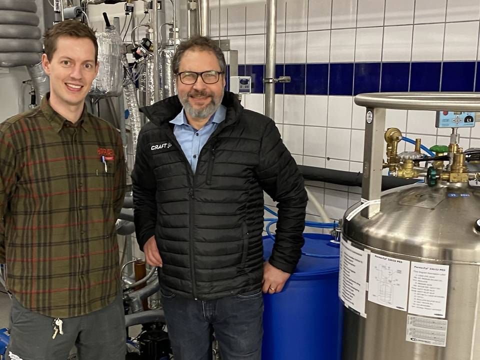Brygmester Andreas Falkenberg og Kim Dalum fra Dalum Beverage Equipment har arbejdet sammen om anlægget, der nu er taget i drift. | Foto: PR / Naturfrisk Group