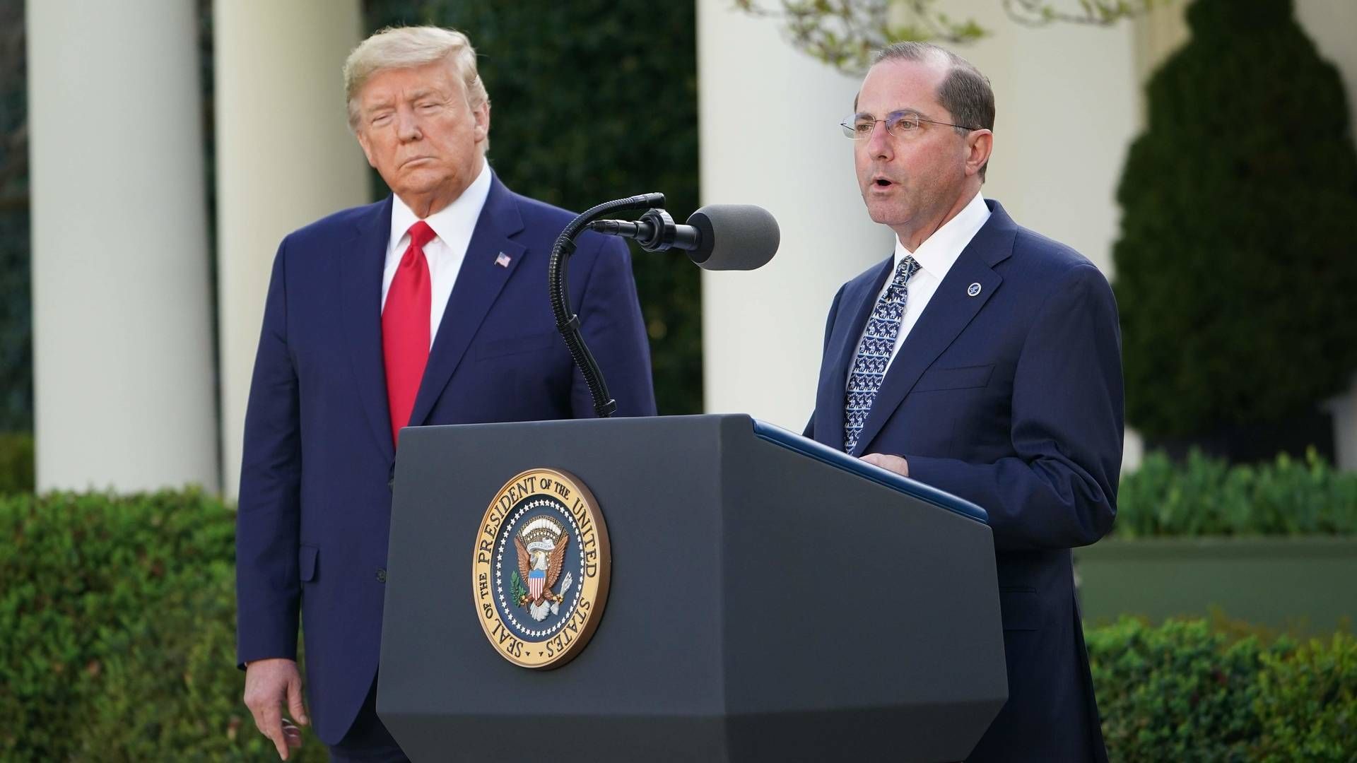 Donald Trump og sundhedsminister Alex Azar fortalte i går om landets indsats mod coronovirussen. | Foto: MANDEL NGAN/AFP / AFP