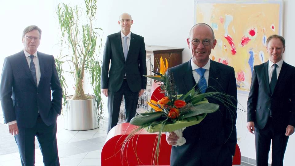 Abschied in Wiedenbrück (von links): Klaus Dirks, Vorsitzender des Verwaltungsrates, Werner Twent, Johannes Hüser und Emilian Klein | Foto: Sparkasse Wiedenbrück