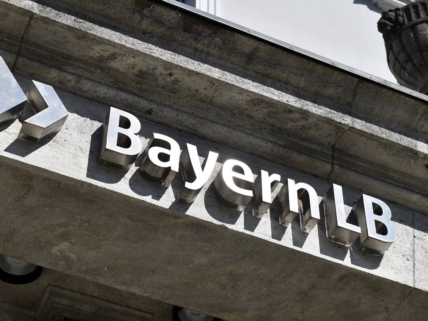 Schriftzug der Bayerischen Landesbank | Foto: picture alliance / Sven Simon