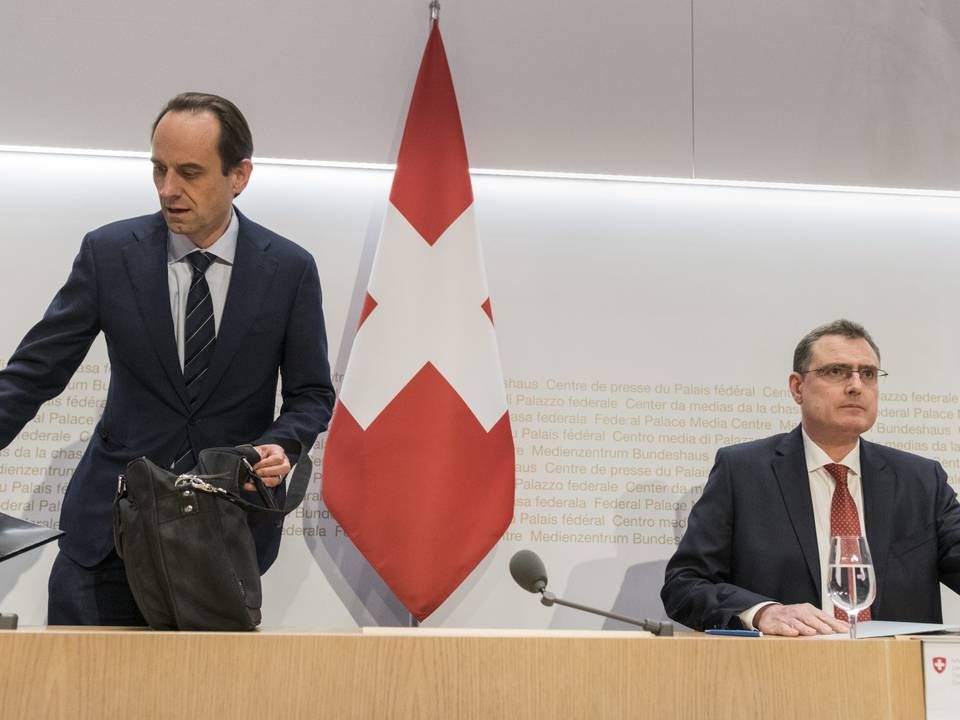 v.l.n.r. Mark Branson, Direktor der Schweizer Finanzaufsicht FINMA, und Thomas Jordan, Präsident des Direktoriums der schweizerischen Nationalbank | Foto: picture alliance/KEYSTONE