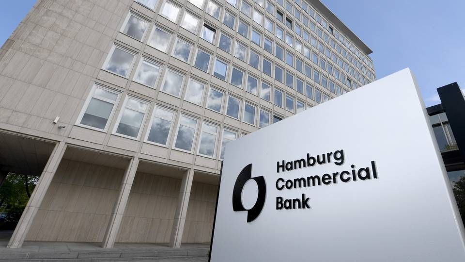 Logo der Hamburg Commercial Bank am ehemaligen Verwaltungsgebäude der HSH-Nordbank in Kiel | Foto: Picture-Alliance/ Carsten Rehder/ dpa