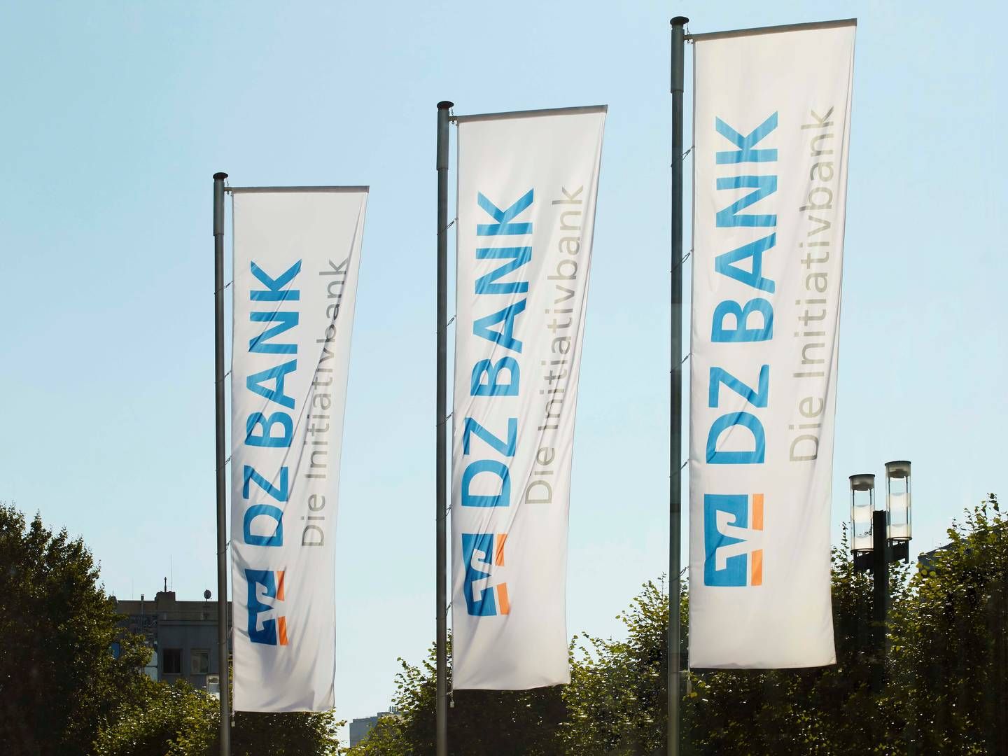 Fahnen vor dem Hauptstandort der DZ Bank in Frankfurt | Foto: Quelle: DZ Bank