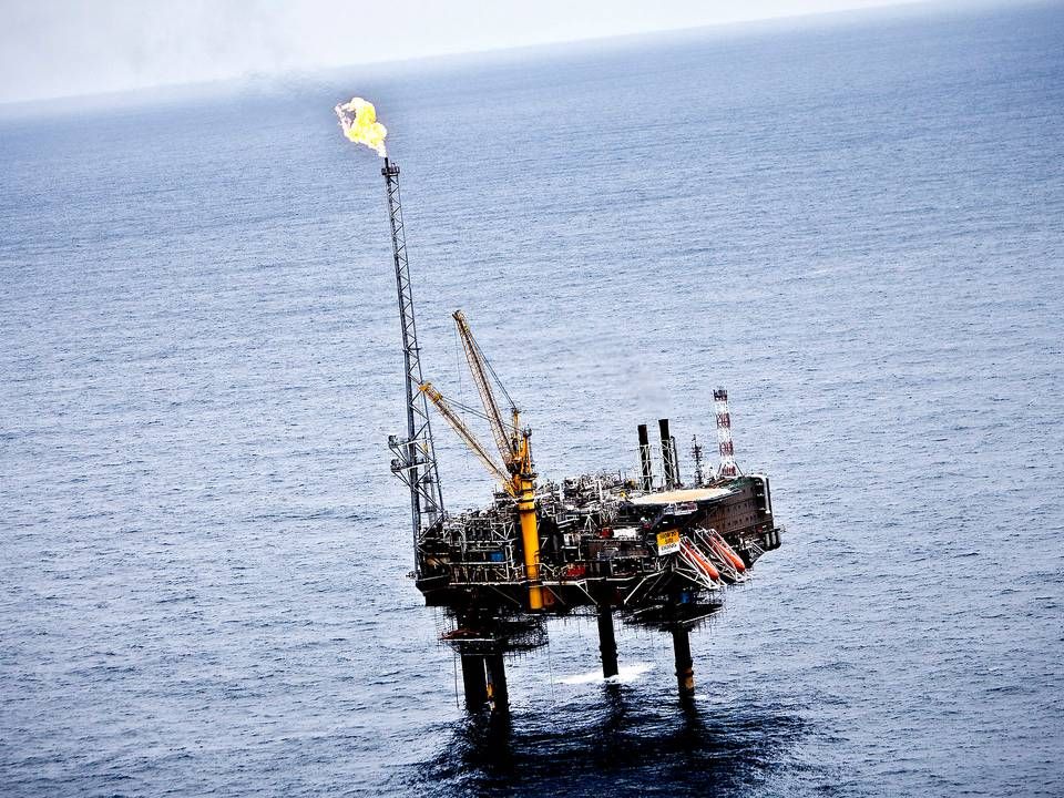 Dong solgte hele sin olie- og gasforretning i 2012, og der er i dag ikke mange olierelaterede aktiviteter tilbage i Danmark. Her ses boreplatformen Siri, som Dong havde i Nordsøen. | Foto: Magnus Holm/Politiken/Ritzau Scanpix