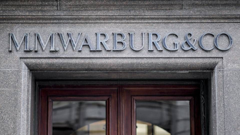 Das Logo des Bankhauses M.M.Warburg & CO über dem Haupteingang | Foto: Picture-Alliance/ Axel Heimken