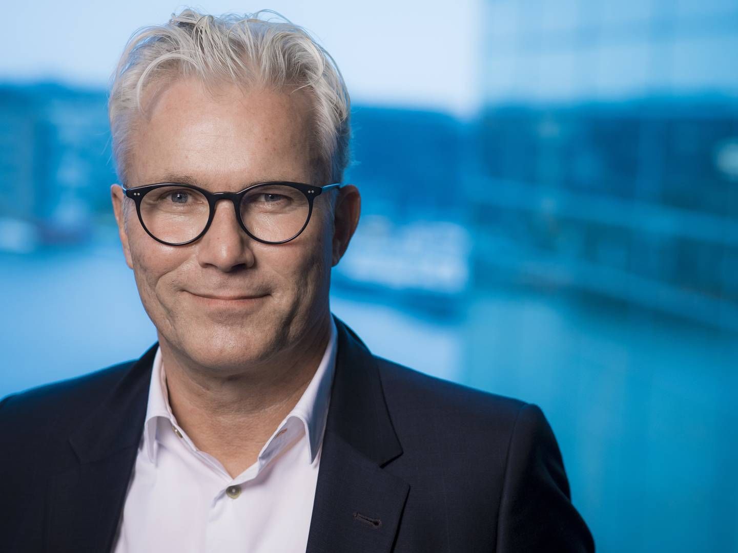 "Jeg kan nok stille mig undrende over, om der er brug for ekstra sim-kort netop nu under krisen," siger Jesper Hansen, direktør i Telenor. | Foto: Telenor / PR