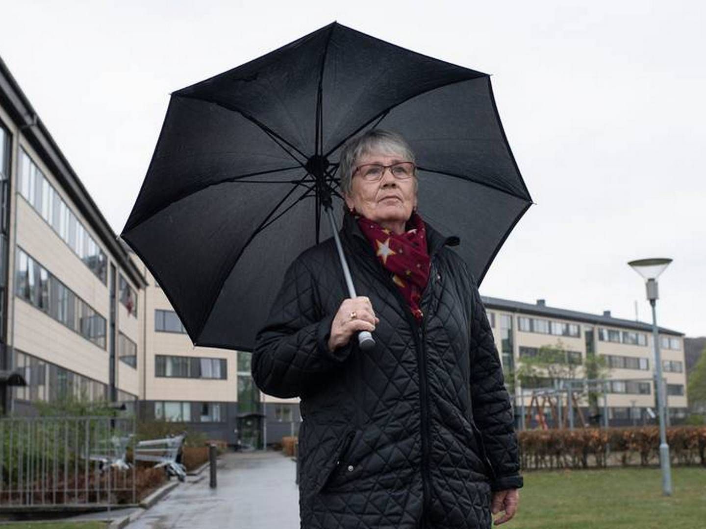 Beboerformand Joan Nielsen har boet på Resedavej i 44 år og har aldrig forstået, hvorfor politikerne mener, at det er en ghetto. Hun frygter, at coronakrisen kan gøre det svært for området at slippe af regeringens ghettoliste. | Foto: Mads Frost / Jyllands-Posten