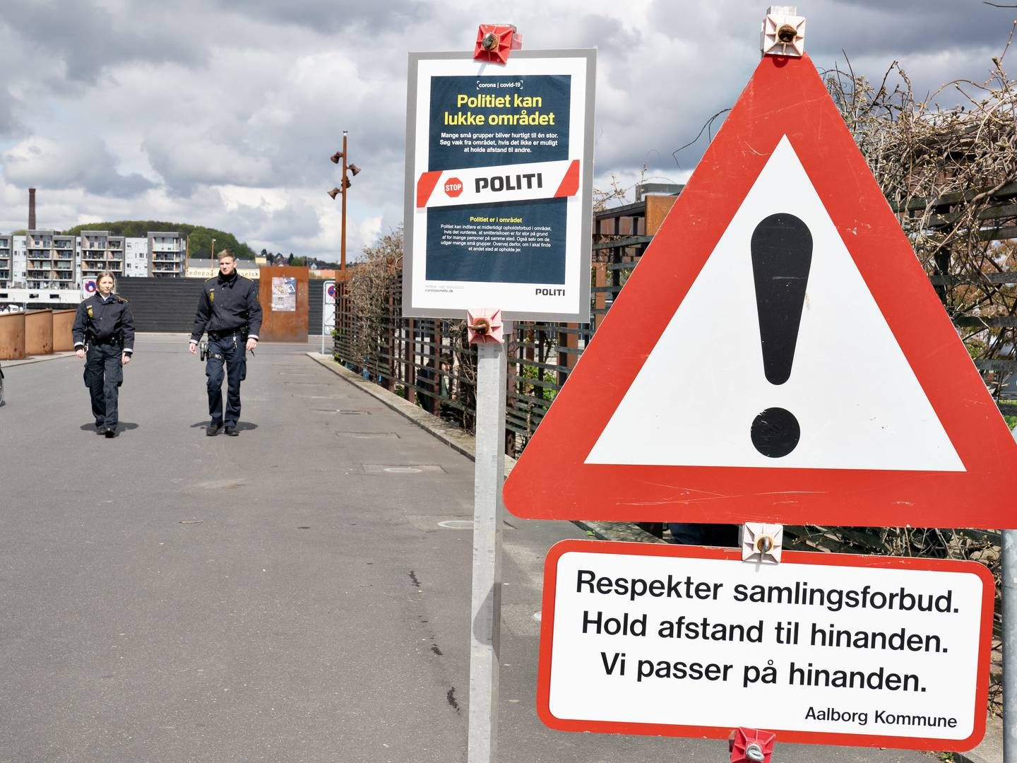 Risikoen for smittespredning gør, at danskerne bl.a. skal spritte af og holde afstand til hinanden. De samme regler gælder på landets byggepladser. | Foto: Henning Bagger / Ritzau Scanpix