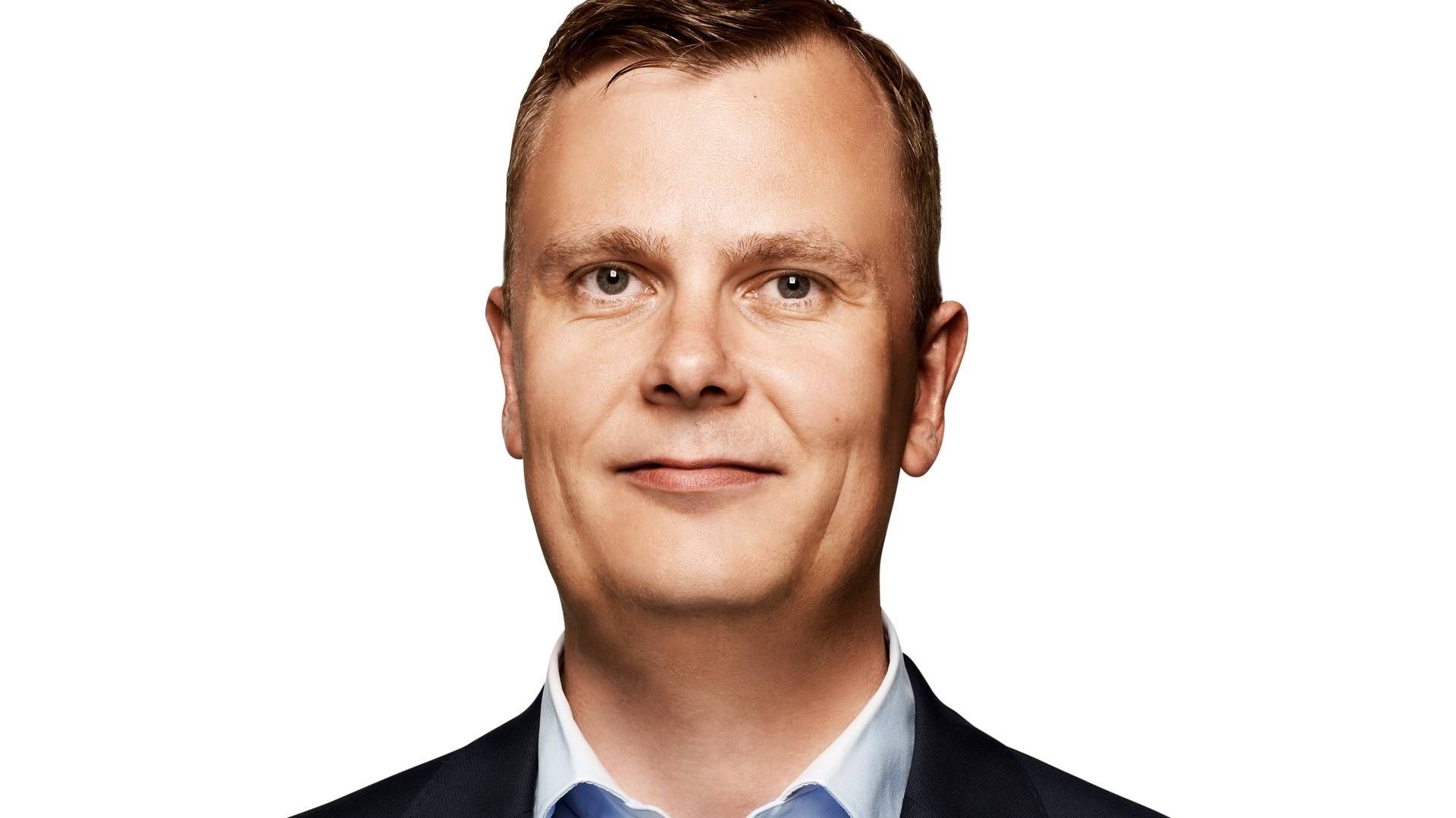 "Man kan ikke gå igennem ti år i politik, uden nogen ser sig sure på én," siger Lars Berg Dueholm, der fylder 43 år søndag 10. maj. | Foto: PR