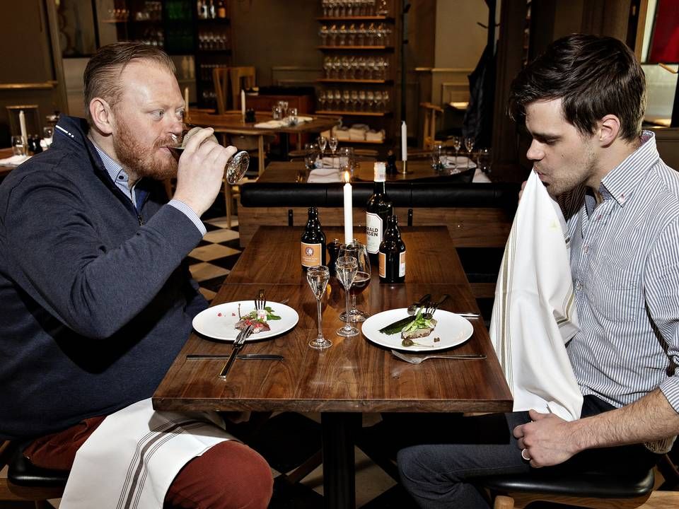 Simon Olsen (til venstre), restaurantchef på Palægade, og sommelier Rasmus Amdi, er sammen med Karina Pedersen klar til at åbne en ny restaurant efter Palægade-branden og konkursen. | Foto: Martin Lehmann/Politiken