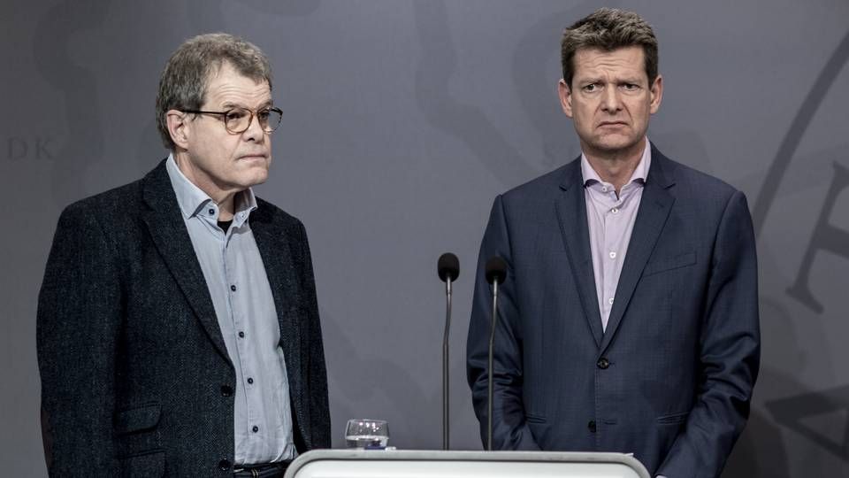 Fra venstre: Faglig direktør for Infektionsberedskab i Statens Serum Institut Kåre Mølbak og direktør i Sundhedsstyrelsen Søren Brostrøm. | Foto: ANTHON UNGER