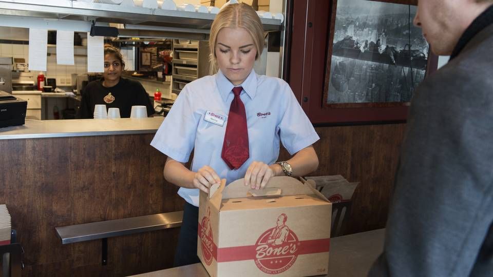 Flere medarbejdere er kaldt tilbage på arbejde hos restaurantkæden Bones, der vil stå klar til genåbning. | Foto: Kenneth Lysbjerg Koustrup/ERH