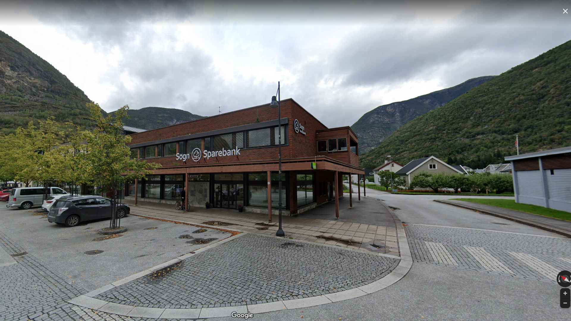 Sogn Sparebank beklager at de ikke har fulgt egne rutiner ved utstedelse av BankID til kommunens flyktninger. | Foto: Google Maps
