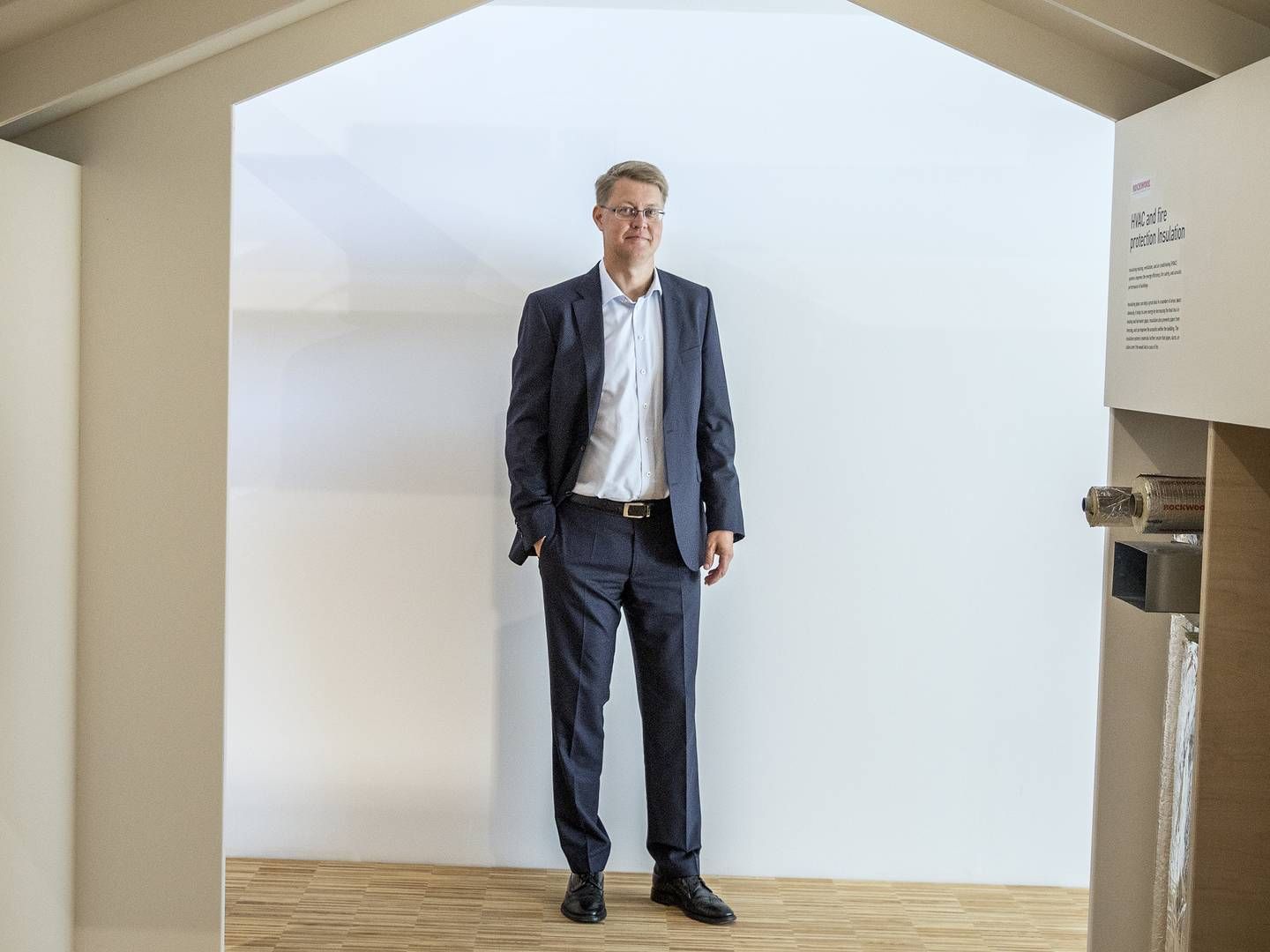 "I Danmark har vi haft vækst, men hvis vi har et marked, som ender med at gå tilbage med 20 pct., så er vi et konkurrencepræget marked og kan ikke sidde med højere omkostninger, end vi har råd til at drive vores forretning med. Sådan er det," siger Jens Birgersson. | Foto: Stine Bidstrup/ERH
