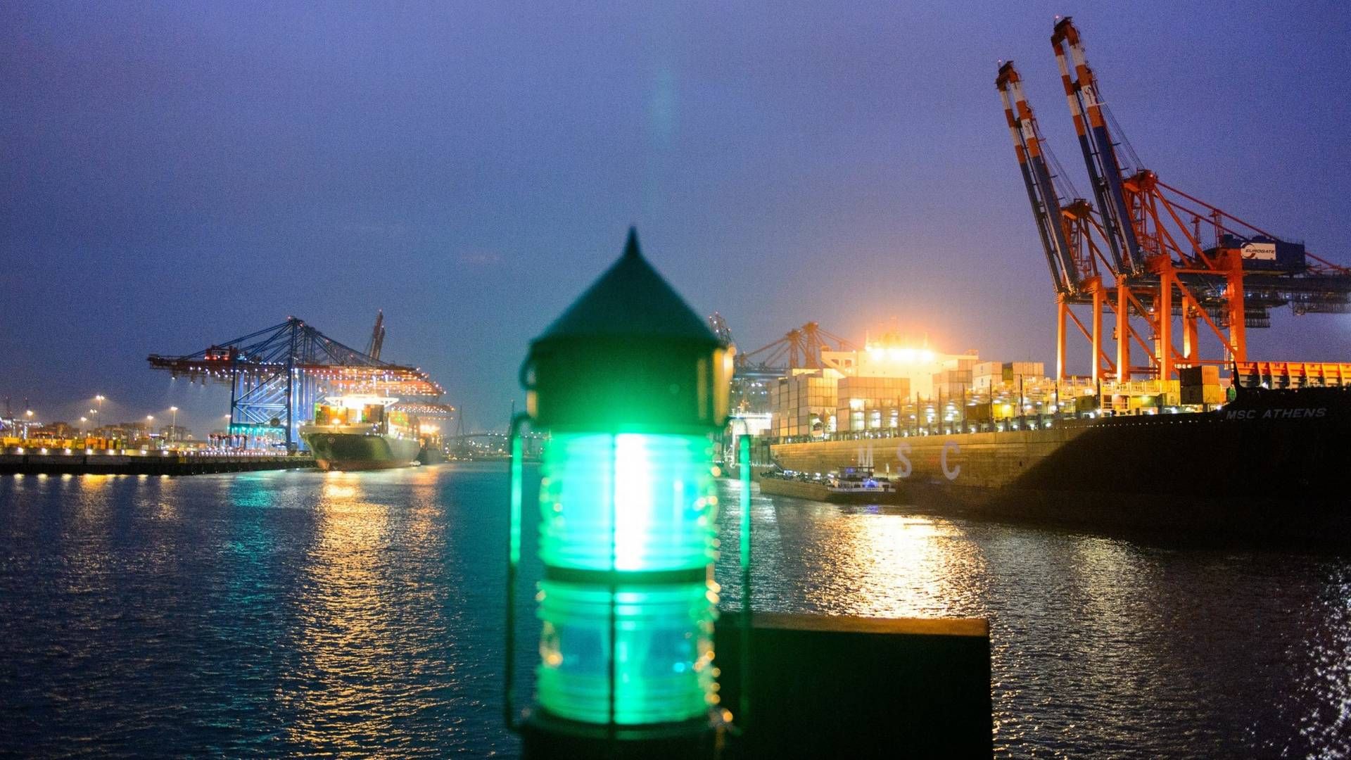 Grünes Positionslicht am Hamburger Hafen. (Symbolbild) | Foto: picture alliance/dpa