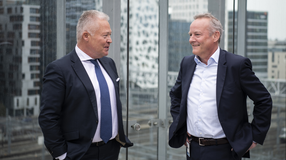 Konsernsjef Helge Leiro Baastad (t.v.) og kommunikasjonsdirektør i Gjensidige Øystein Thoresen. | Foto: Ola Vatn / NTB scanpix