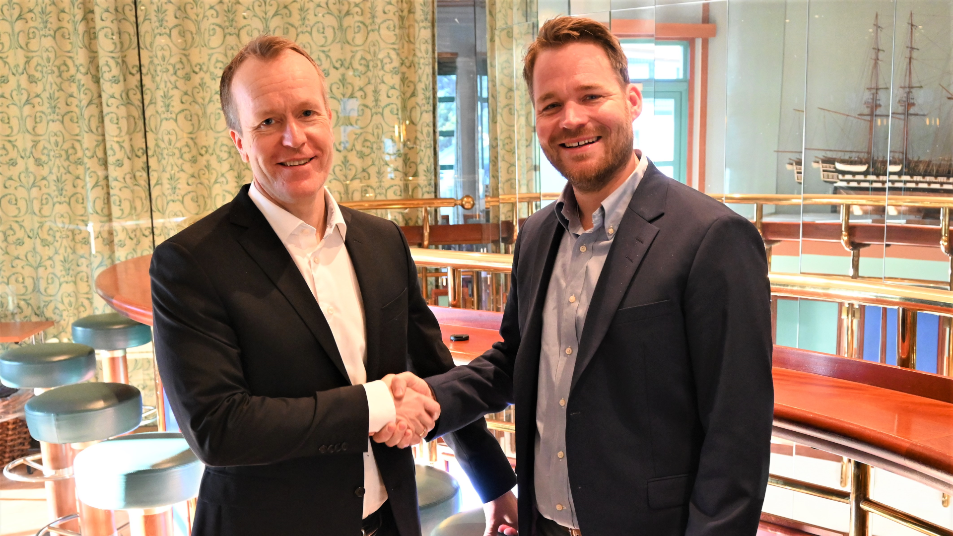 Både Hans Kristian Glesne (til venstre) og Torgeir Nøkleby er skråsikre på at fusjonen gir en bedre bank for kunder, eiere, ansatte og lokalsamfunn. Foto: Per Skøien | Foto: Per Skøien