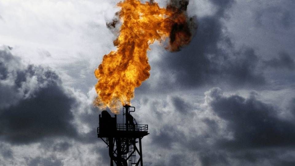 For blandt andet at undgå overtryk og beskytte personalet, brænder olieselskaberne gas af fra platformene i Nordsøen. Men praksissen er både energispild og skadelig for miljøet. | Foto: Finn Frandsen/Politiken/Ritzau Scanpix