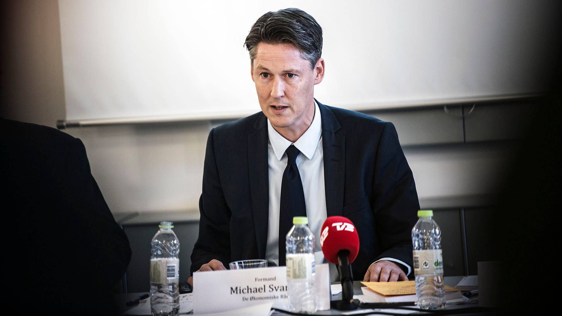 Økonom Michael Svarer, som ses på billedet, er en af de tre økonomer, som har fremlagt deres forslag til afvikling af hjælpepakkerne. | Foto: Casper Holmenlund Christensen/Jyllands-Posten/Ritzau Scanpix