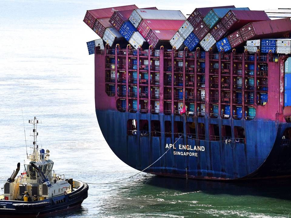 Skibet APL England ses her i havnen i Brisbane i Australien efter at det søndag tabte mindst 40 containere. | Foto: Stringer/Reuters/Ritzau Scanpix