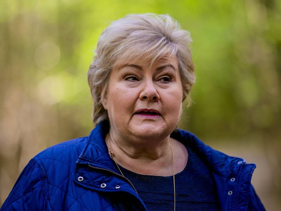 Statsminister Erna Solberg vil beholde kontantstøtten for bedrifter ut august, til tross for ekspertutvalgets anbefaling. Foto: Stian Lysberg Solum / NTB scanpix