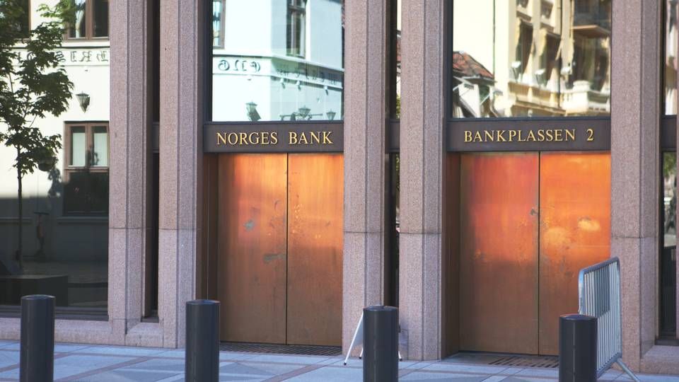 Arkivbilde. Norges Banks inngang mot Bankplassen. | Foto: Jörgen Skjelsbæk