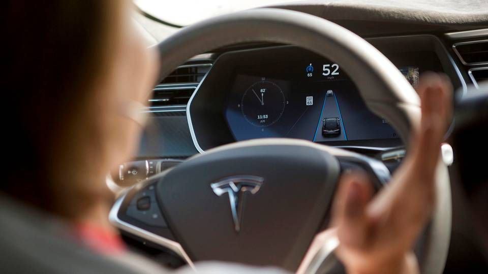 Studier fra de amerikanske trafiksikkerhedsmyndigheder, NHTSA, viser, at Teslas autopilotfunktion sænker antallet af bilskader med 40 procent, frem for når et mennesker styrer bilen. | Foto: Beck Diefenbach/Reuters/Ritzau Scanpix