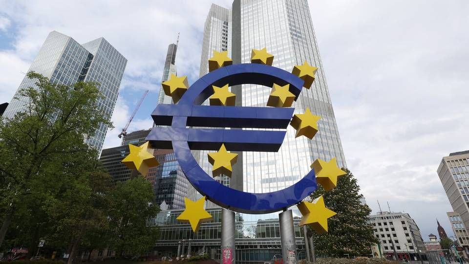 Euro-Skulptur vor dem Euro-Tower in Frankfurt am Main. | Foto: picture alliance/augenklick