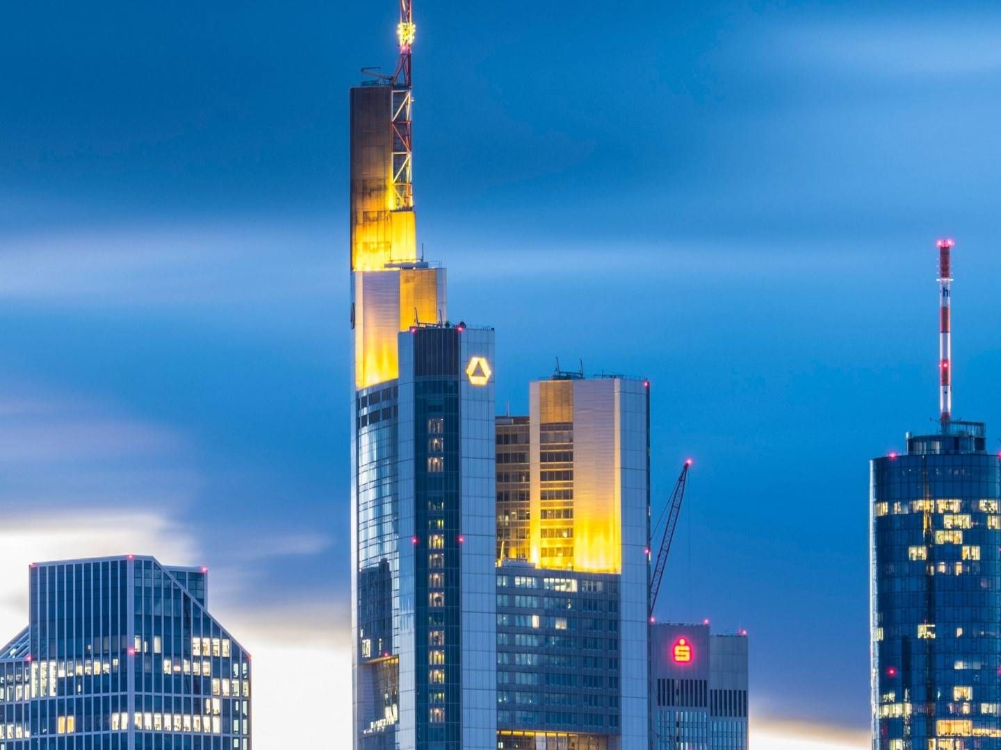 Die Commerzbank ragt heraus in der Frankfurter Skyline, aber nicht beim Ertrag. | Foto: picture alliance/dpa