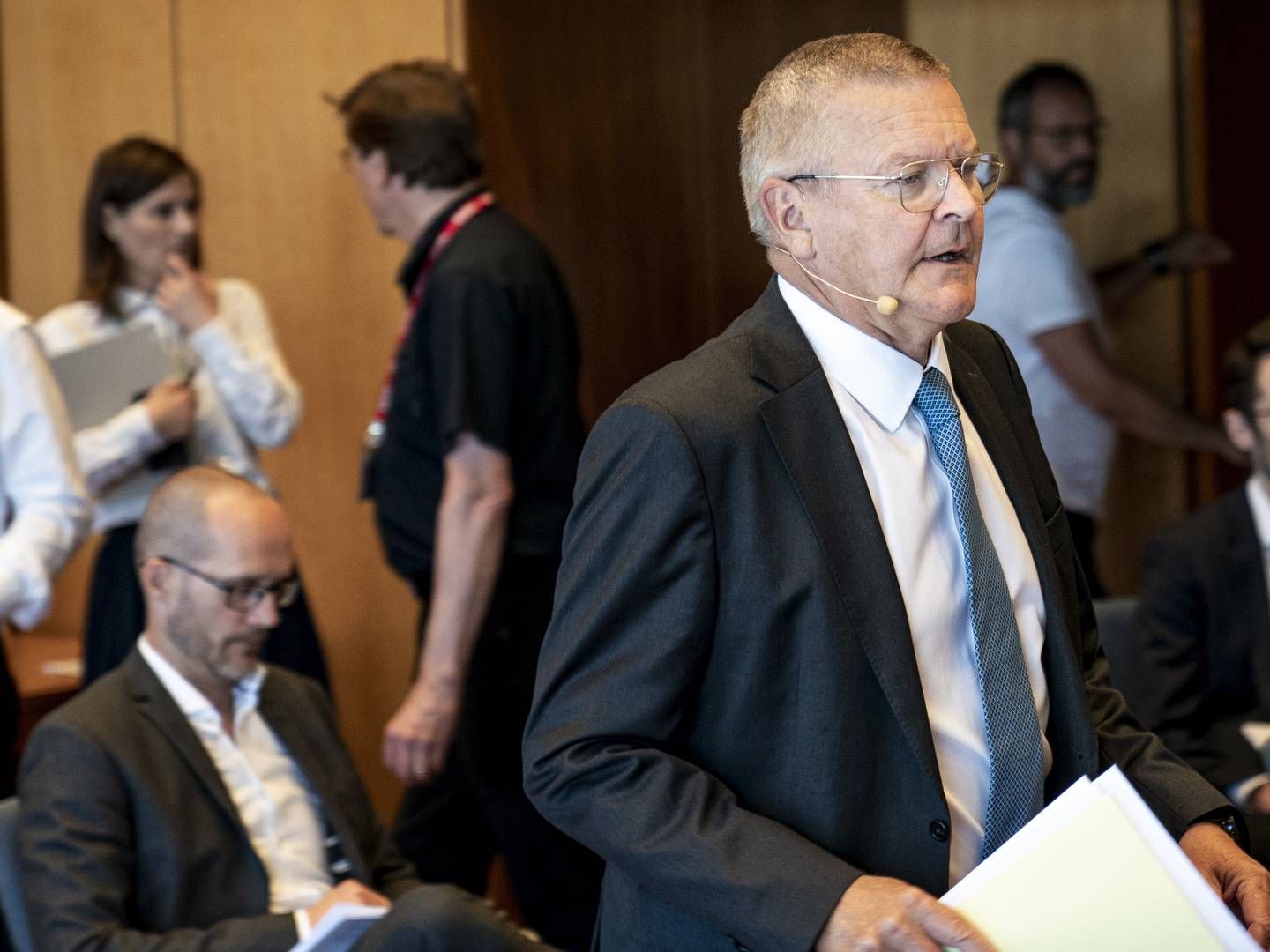 Lars Rohde på vej til onsdagens pressemøde. | Foto: Niels Christian Vilmann//