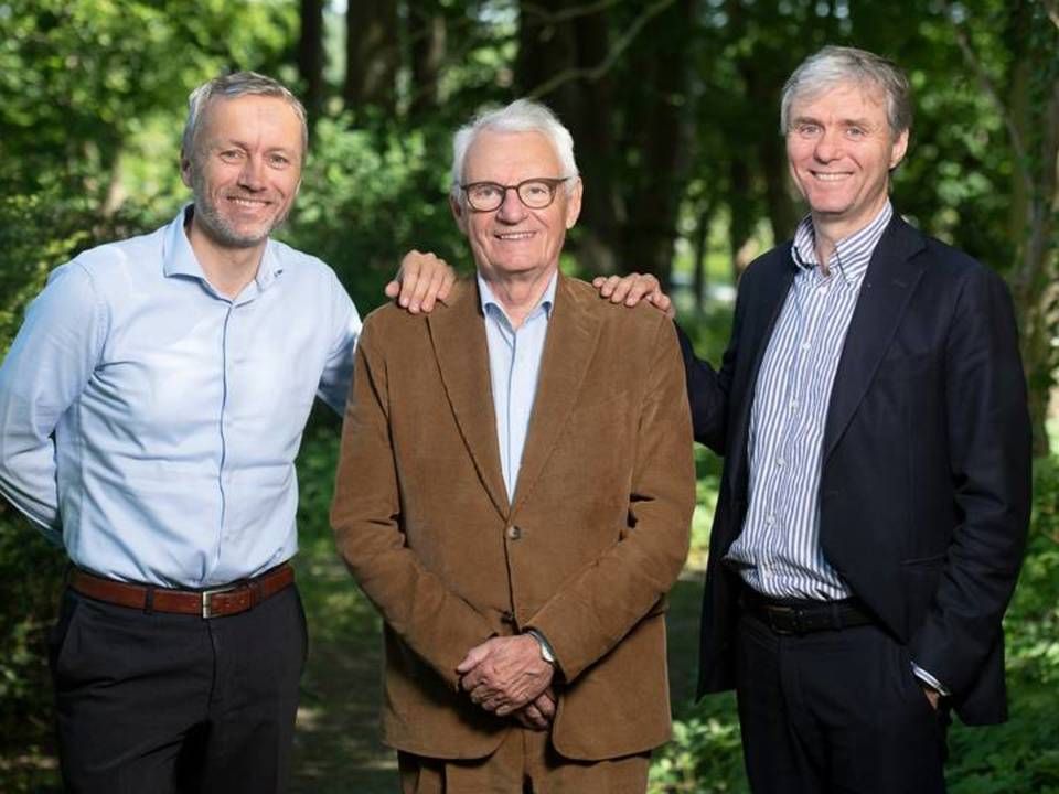 Jørgen Enggaard (i midten), da han sidste år gennemførte et generationskifte, hvor hans sønner Asger (tv.) og Jens Enggaard (th.) blev leder af hver sin del af forretningen. | Foto: PR / Enggaard