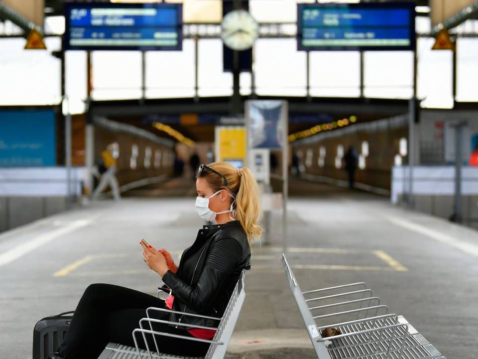 Deutsche-Bank-Mitarbeiter sollen auf innerdeutschen Strecken häufiger die Bahn nutzen. (Symbolbild aus dem Stuttgarter Hauptbahnhof) | Foto: picture alliance/Eibner-Pressefoto