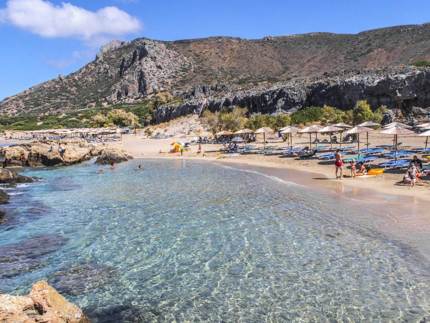 Kanskje kan nordmenn fra 15. juli kose seg på stranden ved Falasserna på Kreta i Hellas, men forsikringsselskapene ber kundene vente med å bestille tur. | Foto: Halvard Alvik/NTB Scanpix