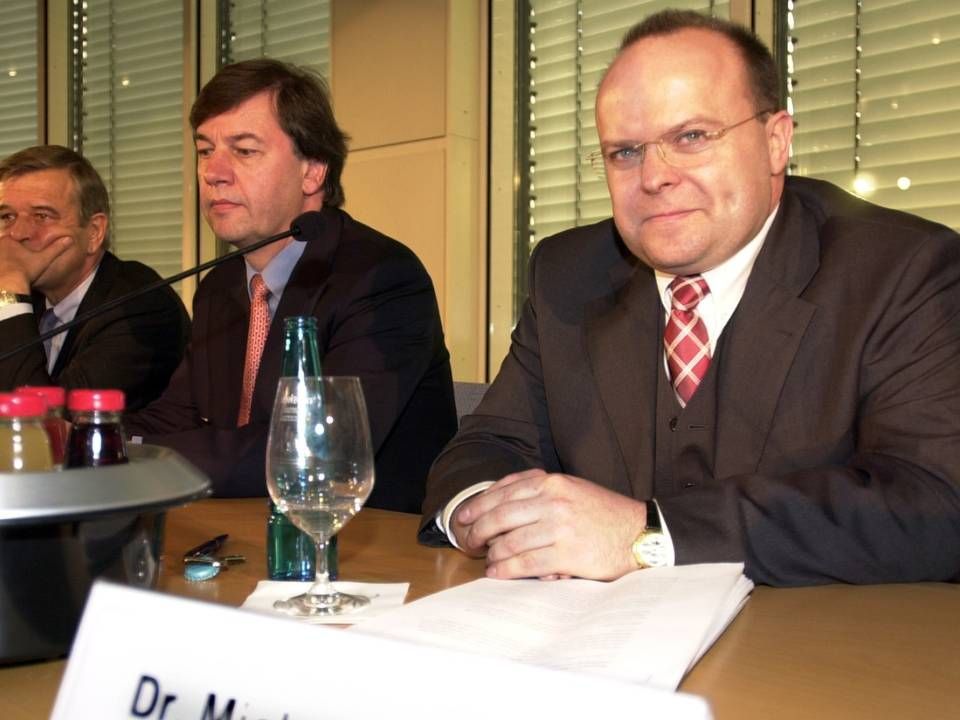 Fast schon ein historisches Foto: Michael Jaffé bei der Insolvenzpressekonferenz von Kirch-Media in München am 8. April 2002. | Foto: Sven Simon