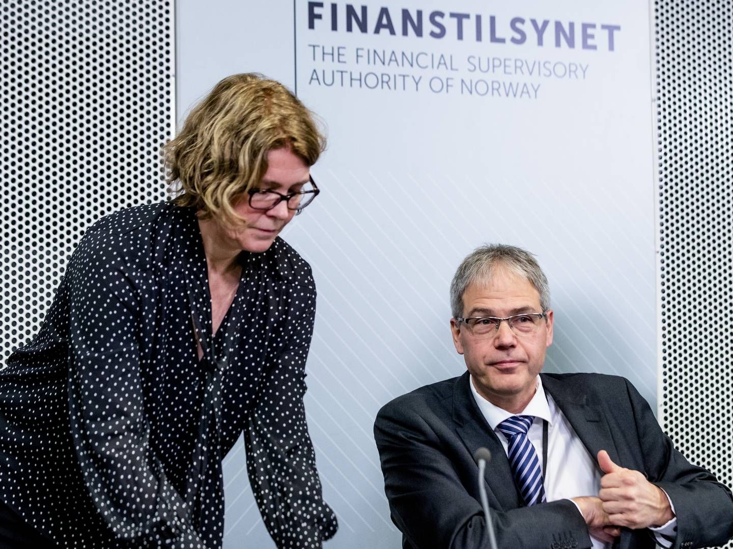 NY RAPPORT: Avdelingsdirektør Per Mathis Kongsrud og seksjonssjef Thea Birkeland Kloster i Finanstilsynet. | Foto: Foto: Stian Lysberg Solum / NTB scanpix