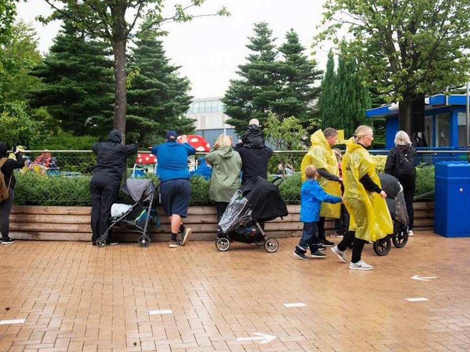 I Legoland i Billund er langt de fleste forlystelser åbne – men samtidig mangler man langt de fleste af de udenlandske gæster, som normalt besøger parken. | Foto: Marie Ravn / Jyllands-Posten