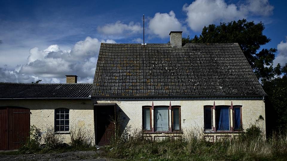 En række ejendomsspekulanter ejer i alt 28 huse på Lolland og Falster, skriver Berlingske. Huset her er fra Lolland men er taget i en anden forbindelse og er ikke en del af denne sag. | Foto: Marius Nyheim
