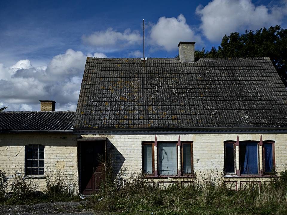 En række ejendomsspekulanter ejer i alt 28 huse på Lolland og Falster, skriver Berlingske. Huset her er fra Lolland men er taget i en anden forbindelse og er ikke en del af denne sag. | Foto: Marius Nyheim