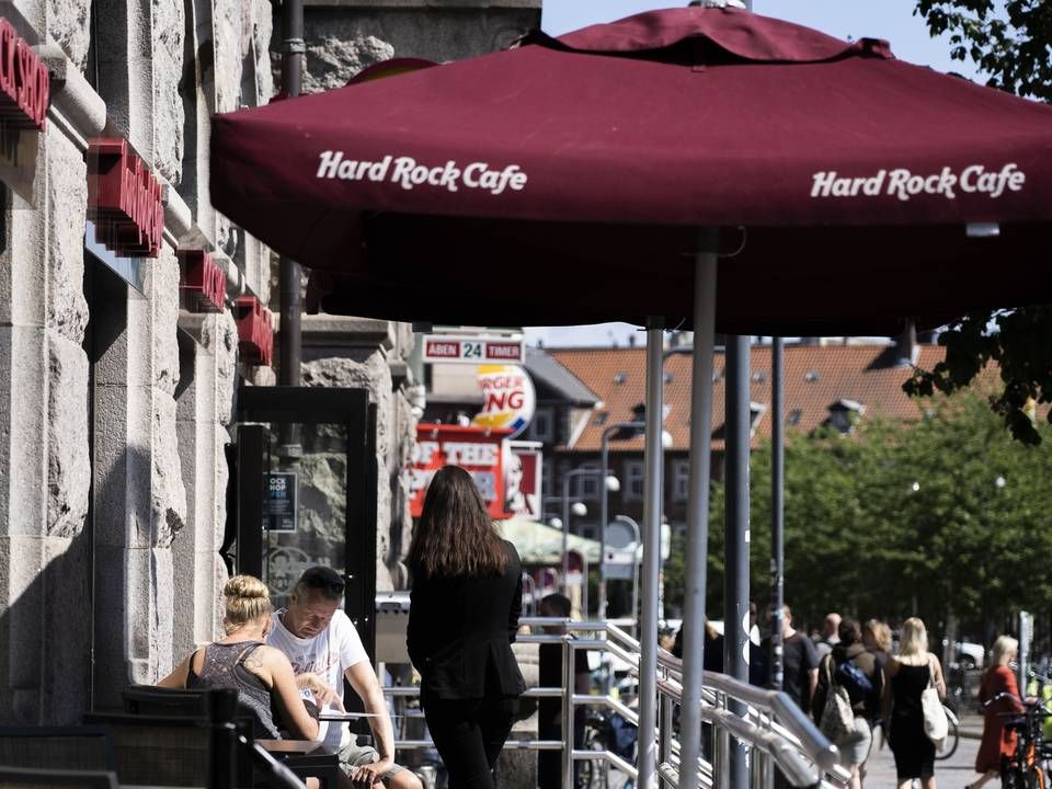 Hard Rock Café i København åbnede i 1995 ved siden af Tivoli. Dog flyttede restauranten i 2015 til nye lokaler på Rådhuspladsen. | Foto: Stine Tidsvilde