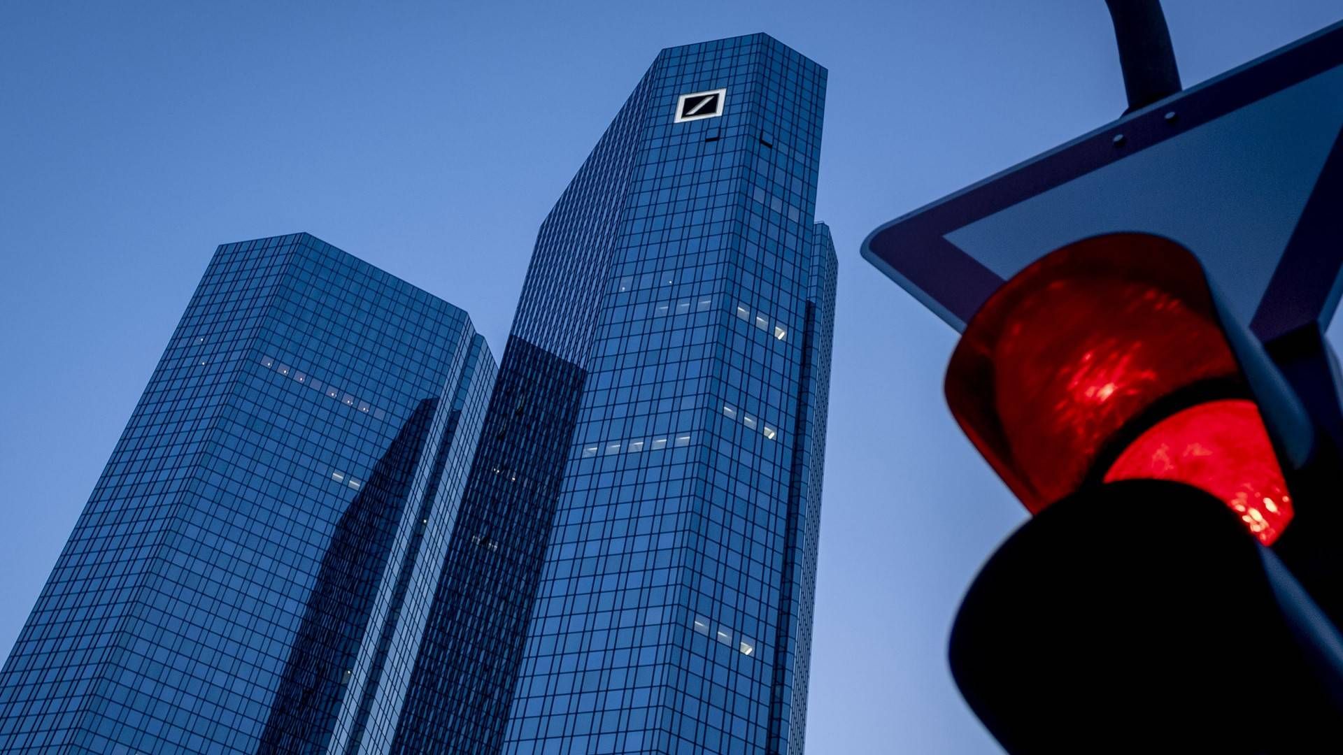 Rødt lys for Deutsche Bank. Banken må betale 150 millioner dollar i forlik. | Foto: Michael Probst/AP/NTB Scanpix