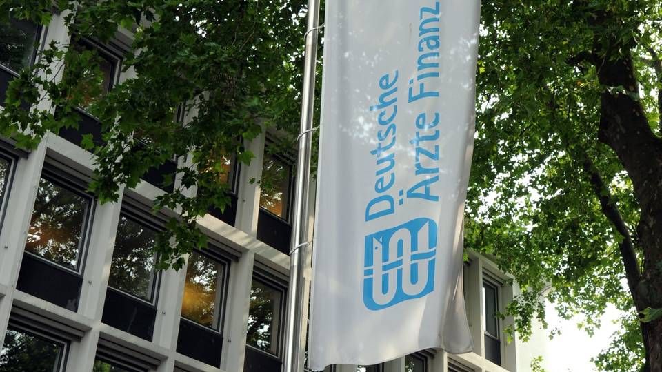 Schriftzug Deutsche Ärzte Finanz vor einem Gebäude in Köln | Foto: picture alliance