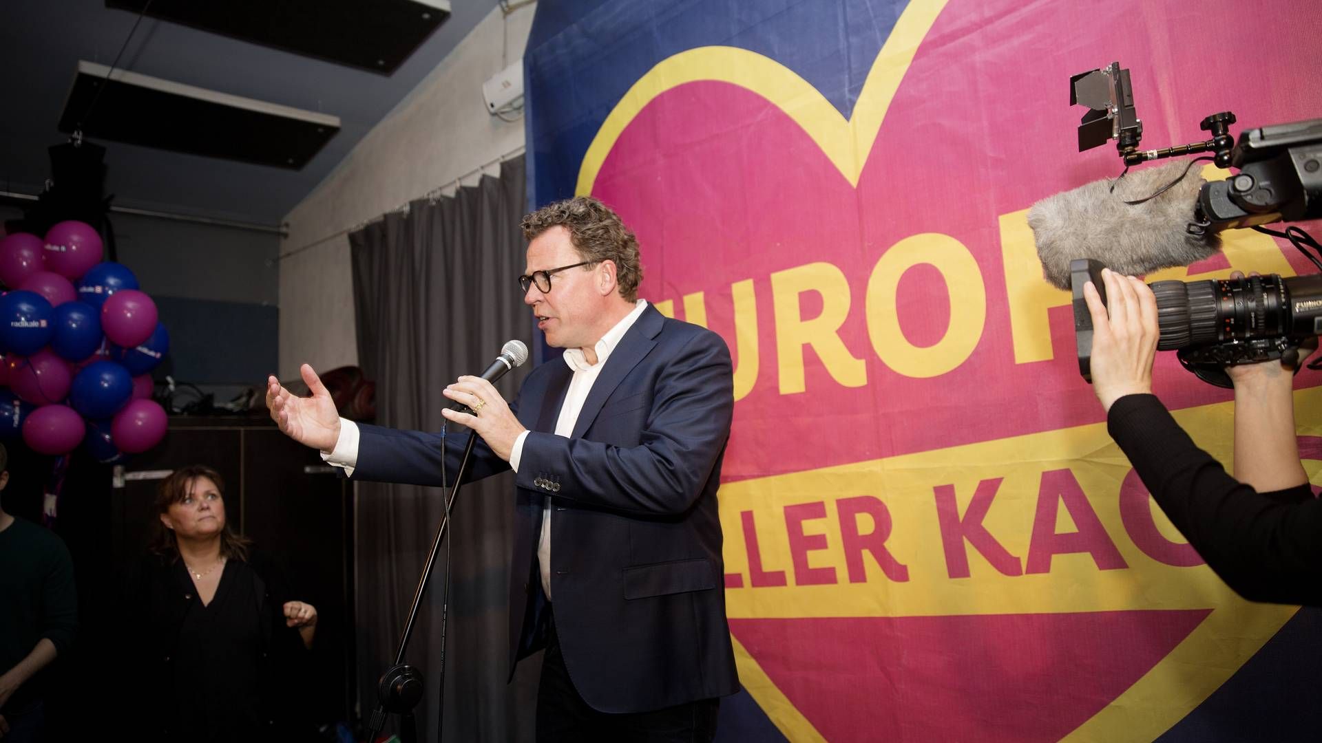 Morten Helveg til Radikale Venstres valgfest foran et banner med teksten "Europa eller kaos". | Foto: Thomas Borberg