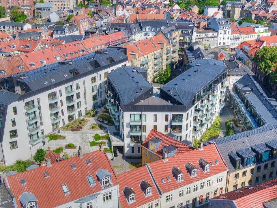 Pensam købte i juli den nybyggede boligejendom Latinergården, der ligger i Latinerkvarteret i centrum af Aarhus. NRE Real Estate ejede ti procent af det selskab, der solgte ejendommen. | Foto: PR / Borggade 6 Aarhus ApS