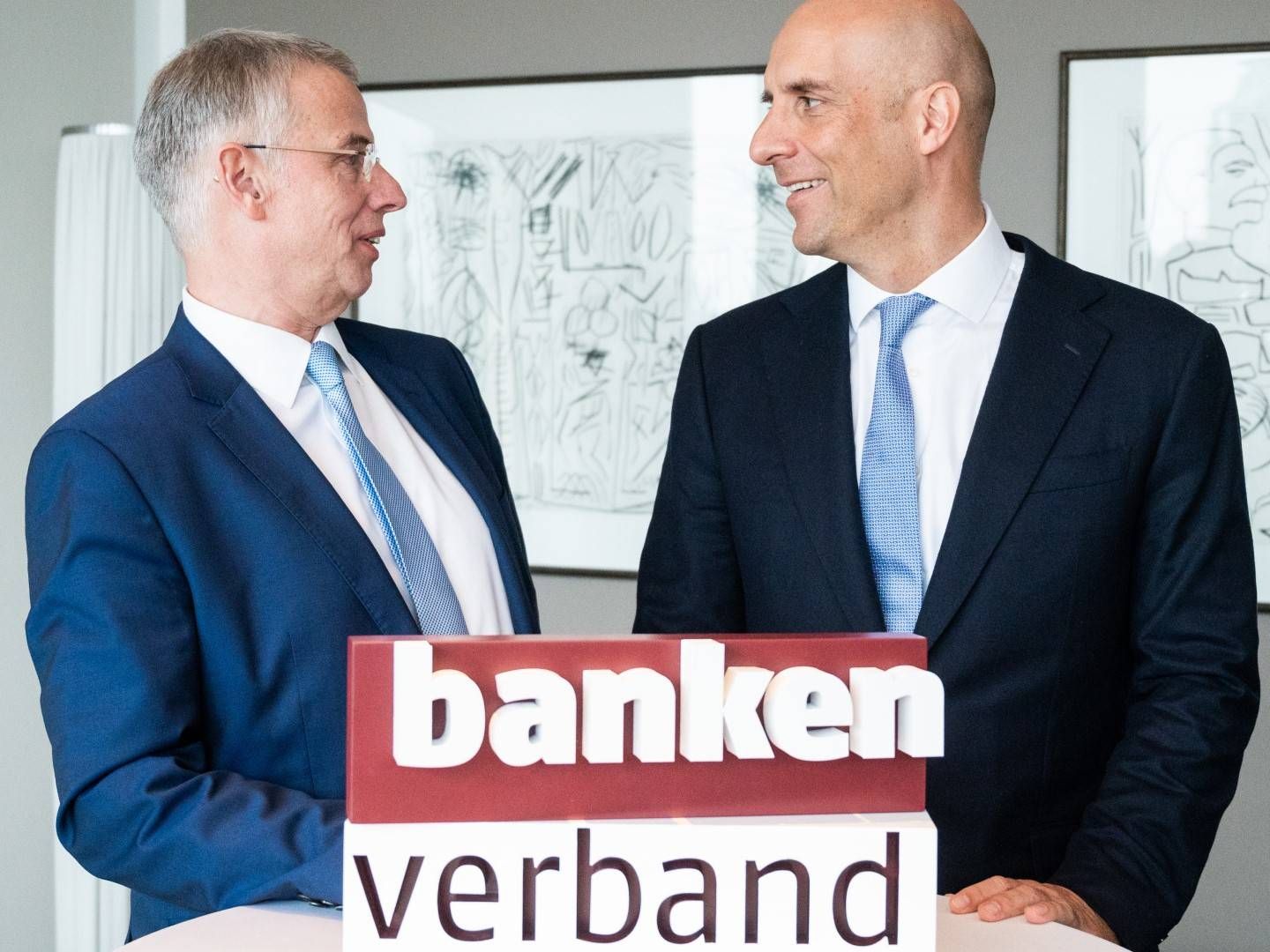 Andreas Krautscheid (l), und Christian Ossig, die Hauptgeschäftsführer des Bundesverbandes deutscher Banken. | Foto: picture alliance/Christophe Gateau/dpa