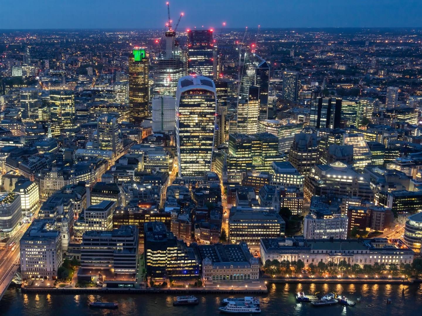 Blick aufs Londoner Finanzzentrum bei Nacht (Symbolbild) | Foto: picture alliance/Daniel Kalker