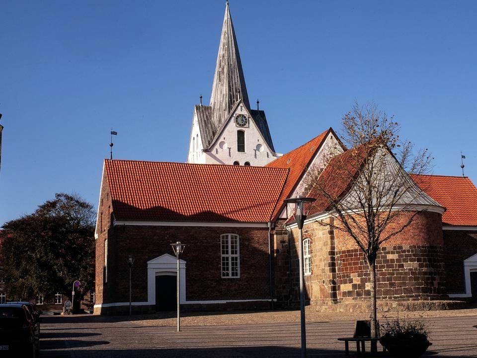 Advokatfirmaet Vogel & Gammelby holder til tæt på Sct. Jacobi Kirke på torvet i den sydvestjyske by Varde, som har omkring 14.000 indbyggere. | Foto: Hanne Boock